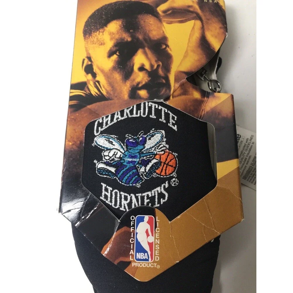 Charlotte Hornets Isotoner 3M Gloves Black / Gray Youth Size L/XL NEW